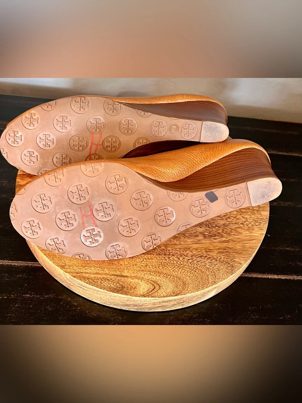 Tory Burch Tan Leather Sally Wedge Pumps Gold Logo Round Peep Toe Women’s 12M